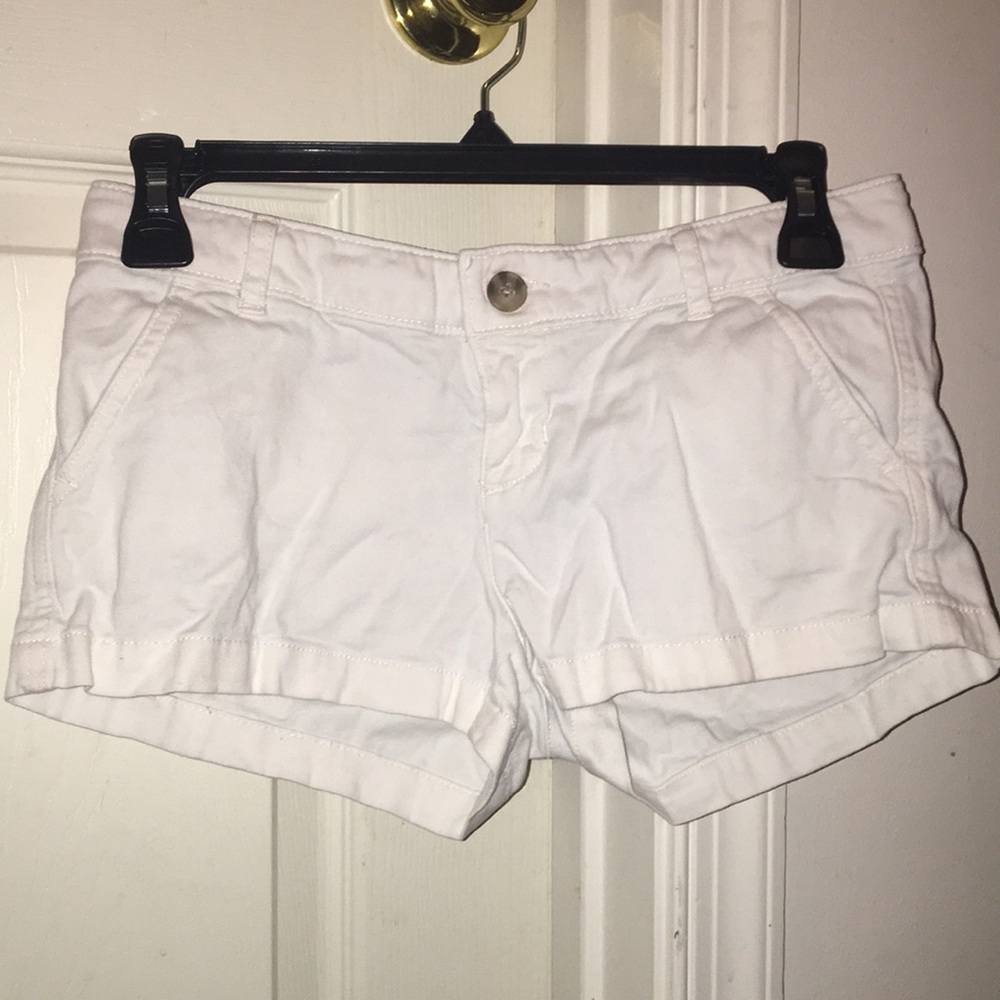 White low rise Hollister shorts
